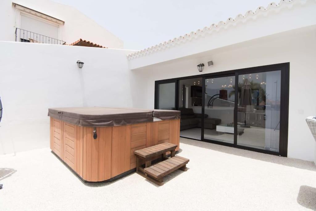 Canaria Modern 3 Bedroom Jaccuzi Villa Playa Feñabe